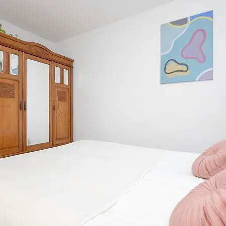 Atenska Modern Praga By Renters * Warschau